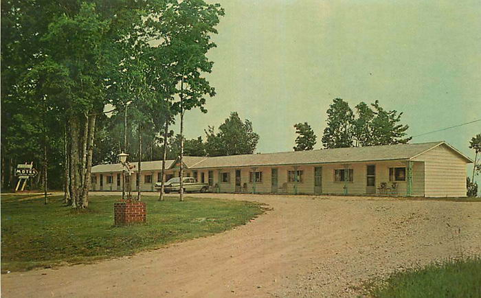 Skyline Motel - Old Postcard Photo